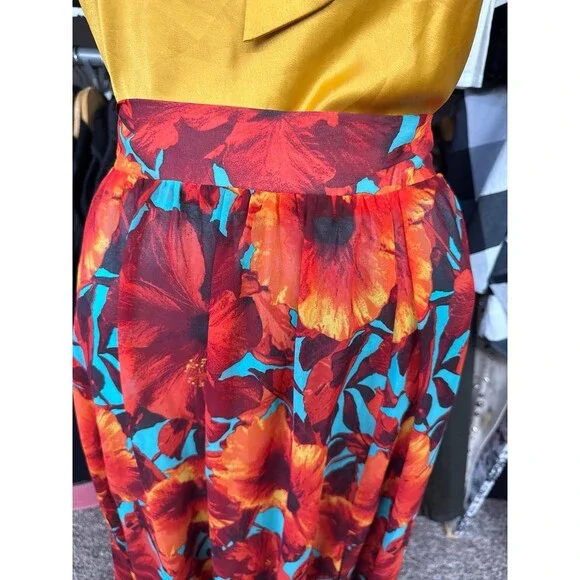 Beautiful Long Floral Skirt size Large stretchy band side slit in front of skirt - Picture 2 of 5